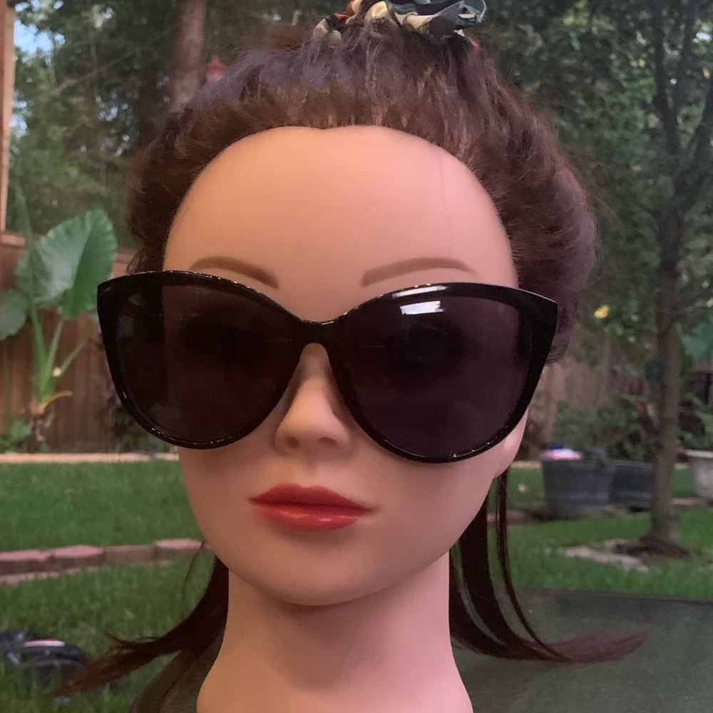 Women’s oversized black CatEye sunglasses